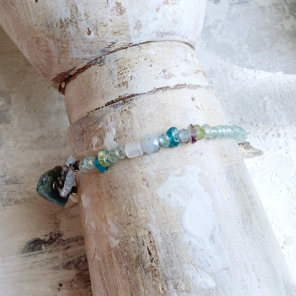 天然石青系ビーズブレス アパタイト