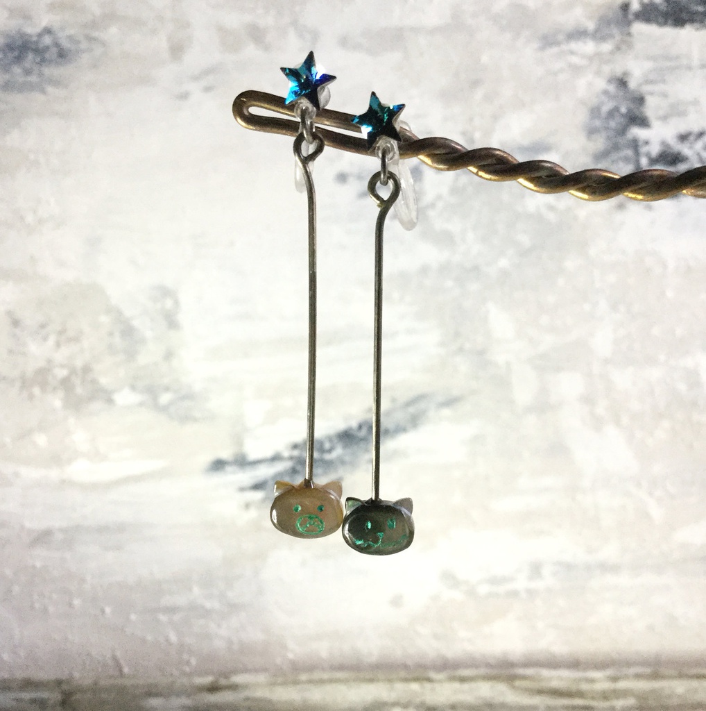 クマさん&ネコちゃんが揺れるノンホールピアス