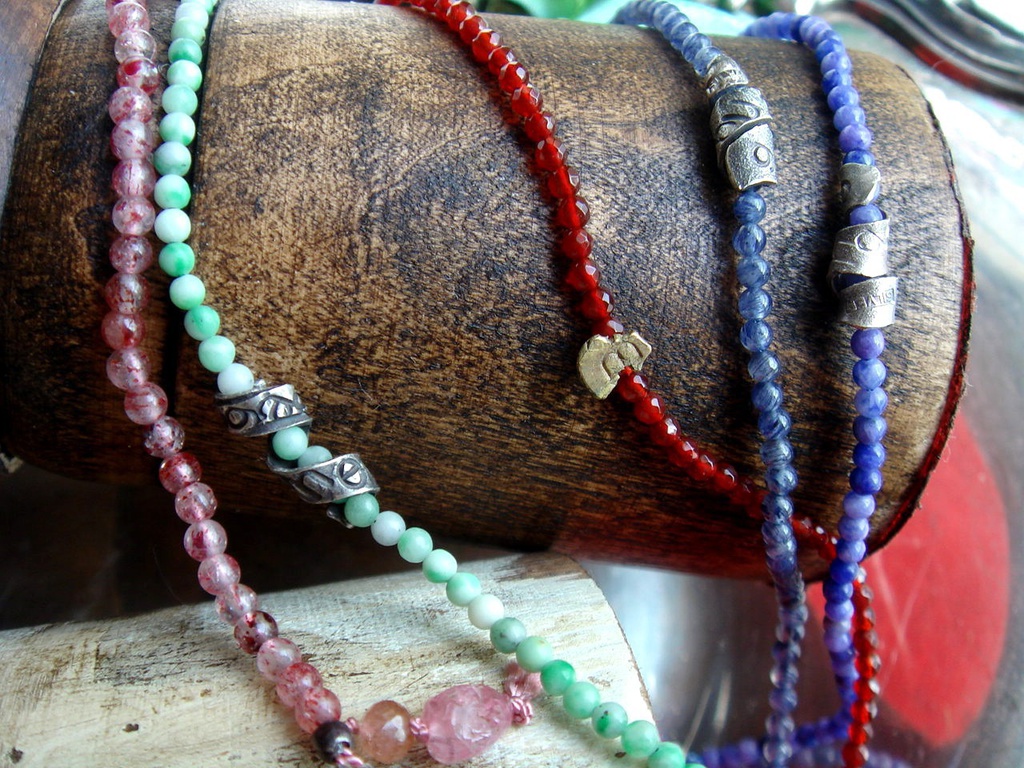 ピンクエピドート3㎜ラウンド ビーズブレスレット