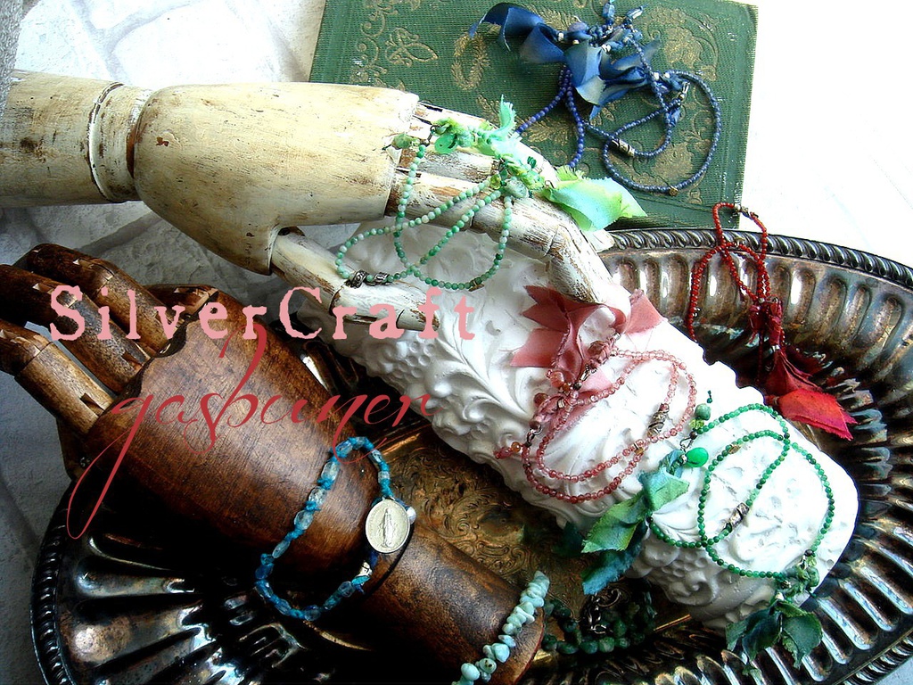 カイヤナイトのブレス メダイ付き