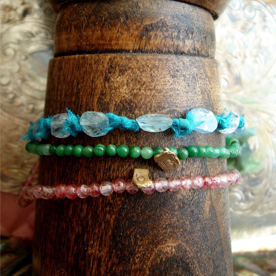 カイヤナイトのブレス メダイ付き