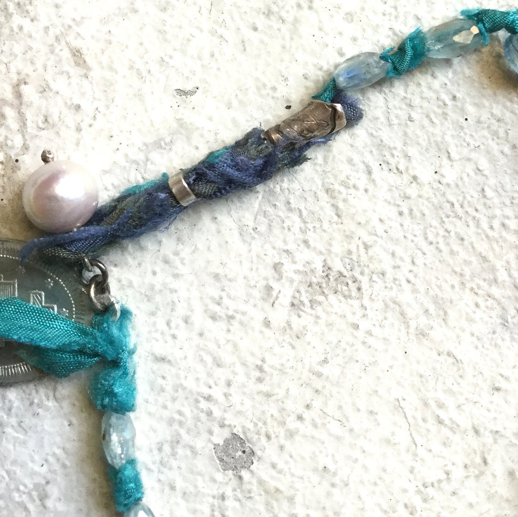 カイヤナイトのブレス メダイ付き