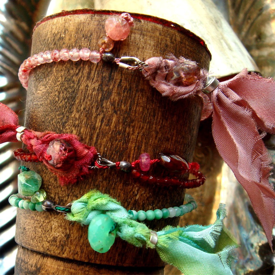 レッドアゲート2㎜ラウンドカットビーズ ブレスレット