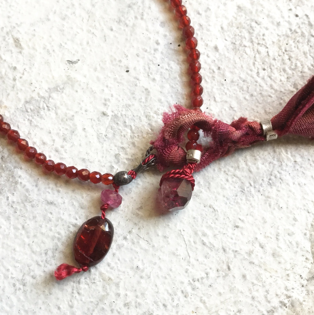 レッドアゲート2㎜ラウンドカットビーズ ブレスレット