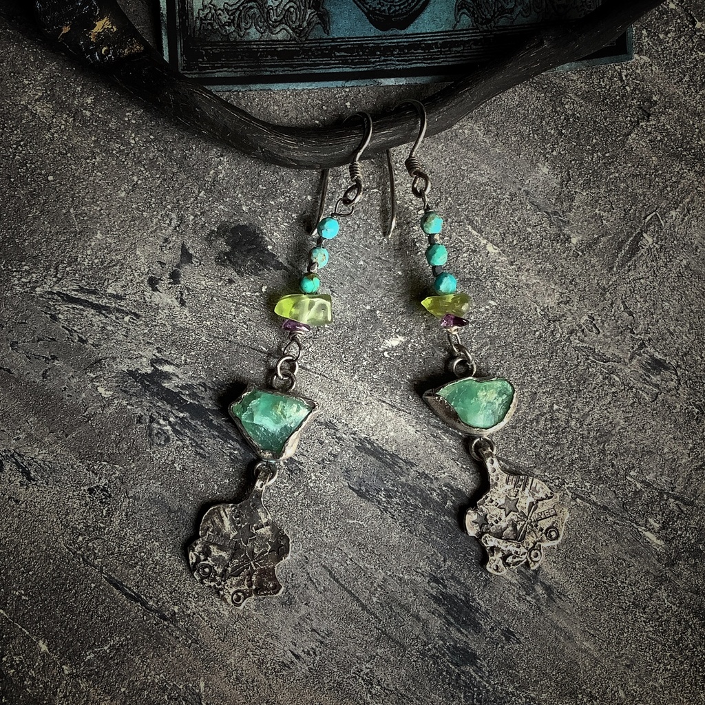 TT原石&ビーズ 揺れるピアス ブルーオパール