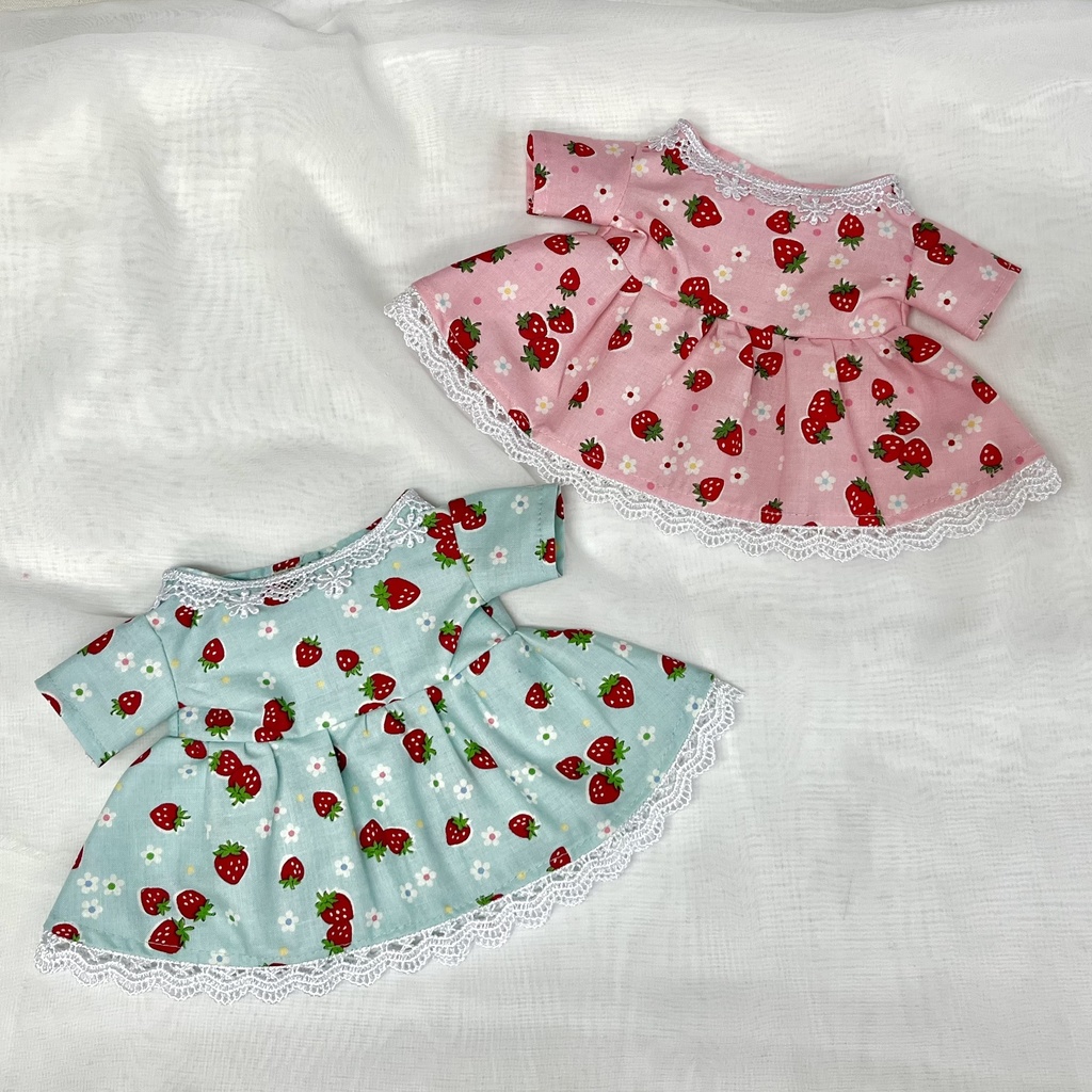 約23cmぬい　ポップいちご柄ワンピース