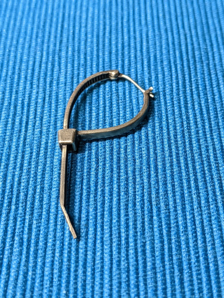 シルバーアクセサリー 結束バンドピアス 片耳用 送料込