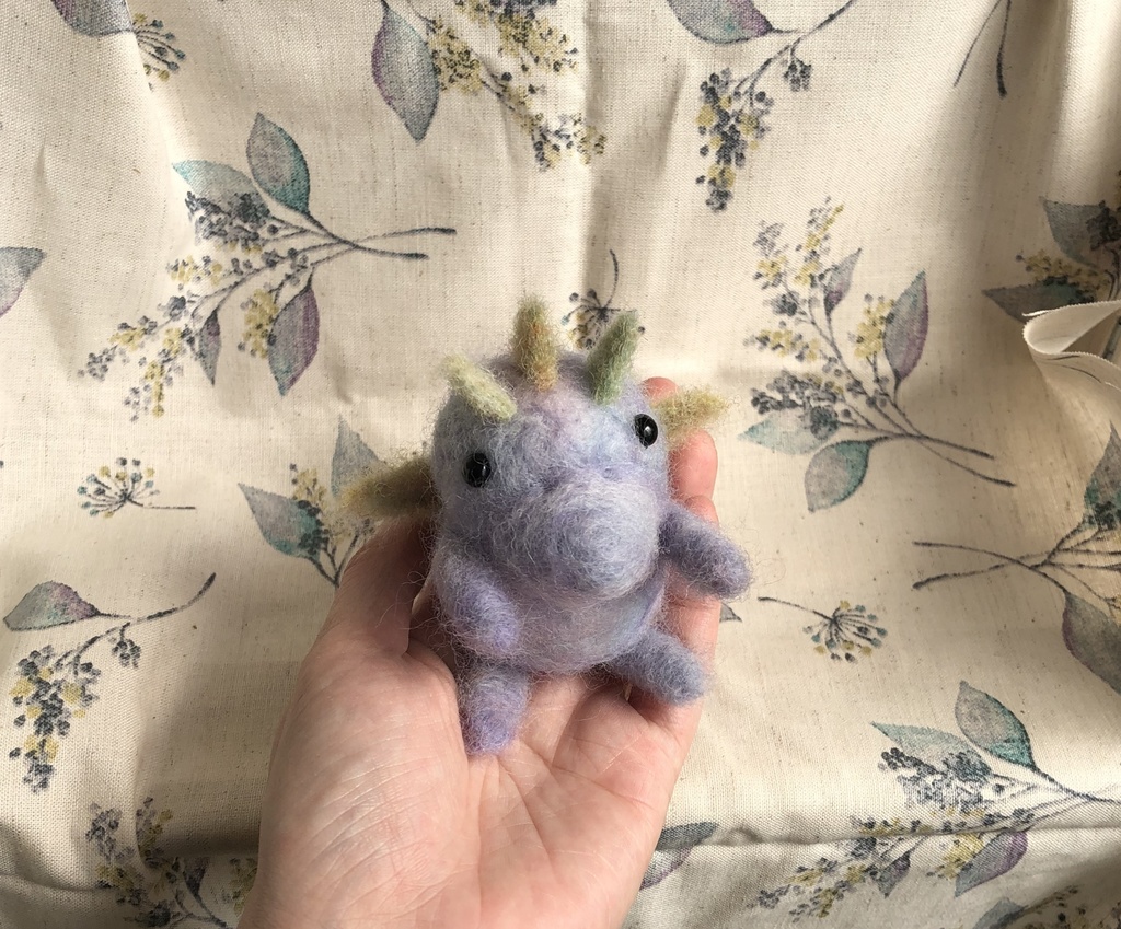 羊毛フェルト 小さなドラゴン カエルム