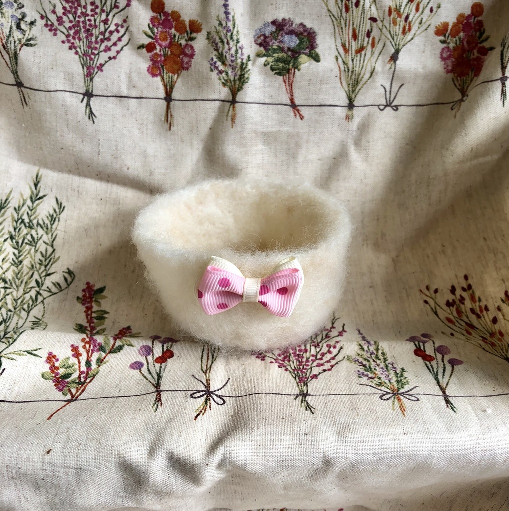 羊毛フェルト&毛糸 ぽんぽん坊やとリボンかご