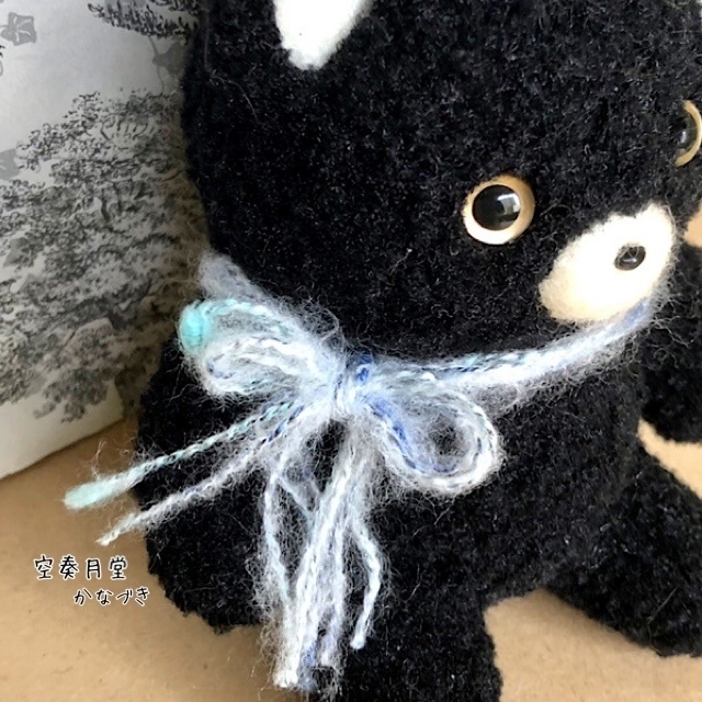 紺碧花かざりのくろくま