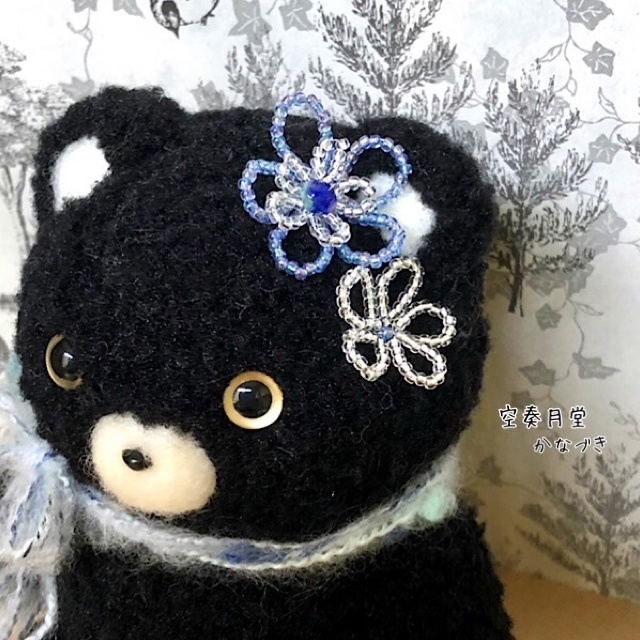 紺碧花かざりのくろくま