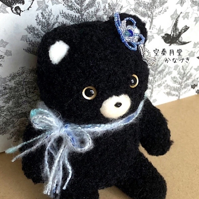 紺碧花かざりのくろくま