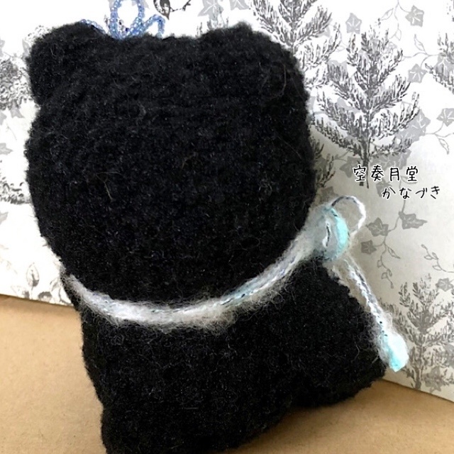 紺碧花かざりのくろくま