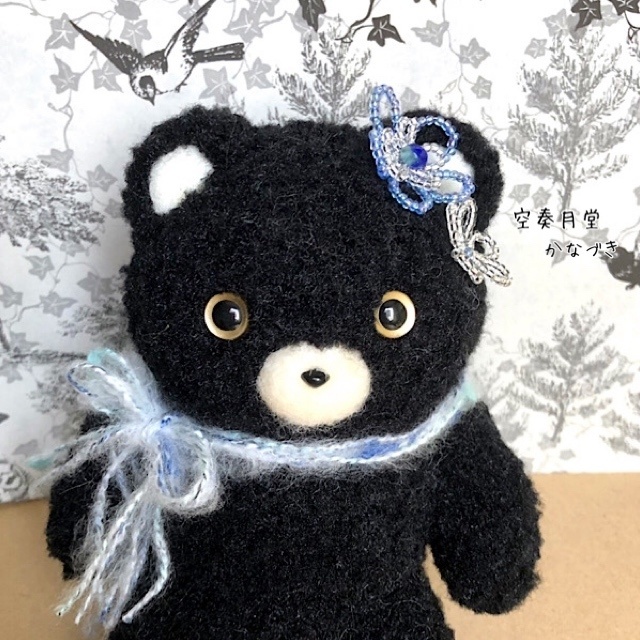 紺碧花かざりのくろくま