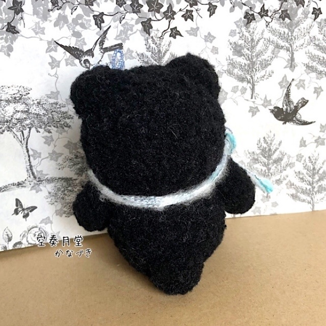 紺碧花かざりのくろくま