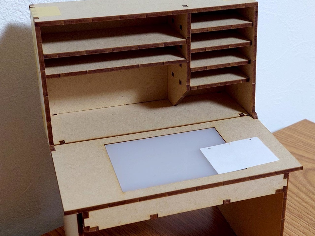 新製品・1/8アニメ作画机(原画机)組み立てキット