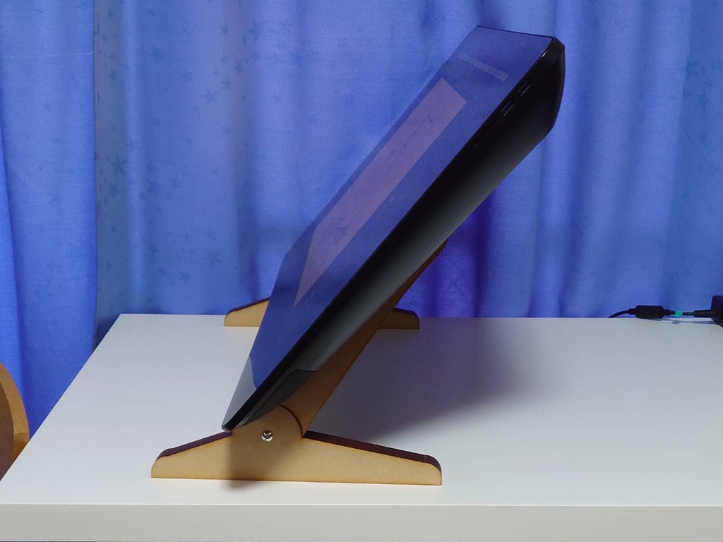 新発売!Cintiq Pro 24 直立スタンド 90度~60度角度調節可能