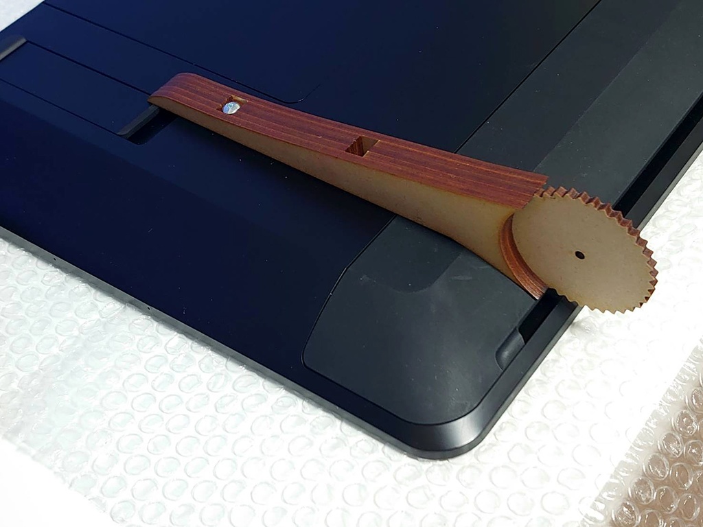 新発売!Cintiq Pro 24 直立スタンド 90度~60度角度調節可能