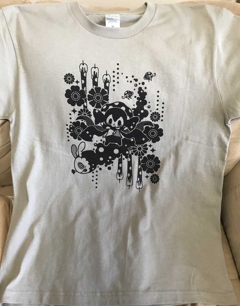 お菓子の魔女柄Tシャツ