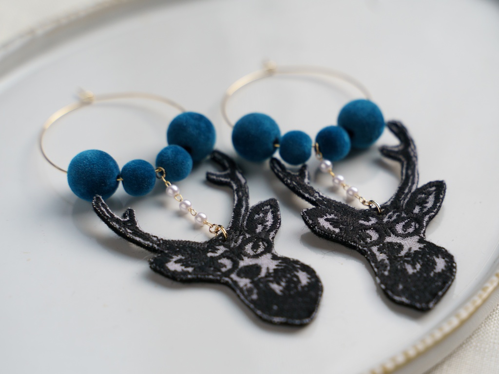 鹿の刺繍の耳飾り(全6色)