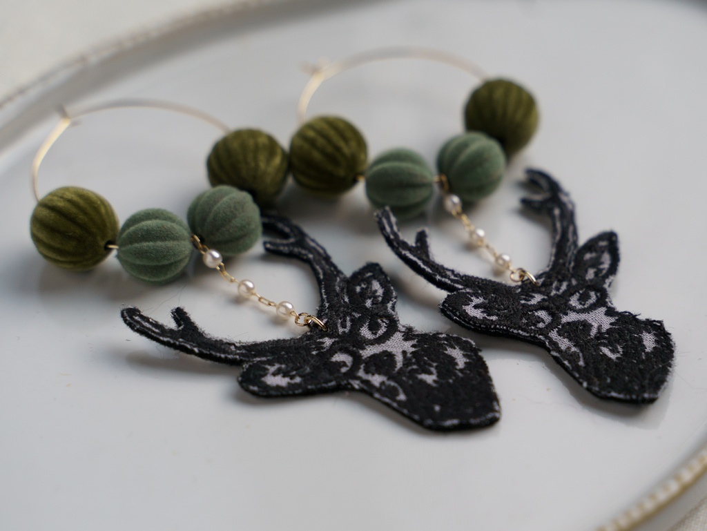 鹿の刺繍の耳飾り(全6色)