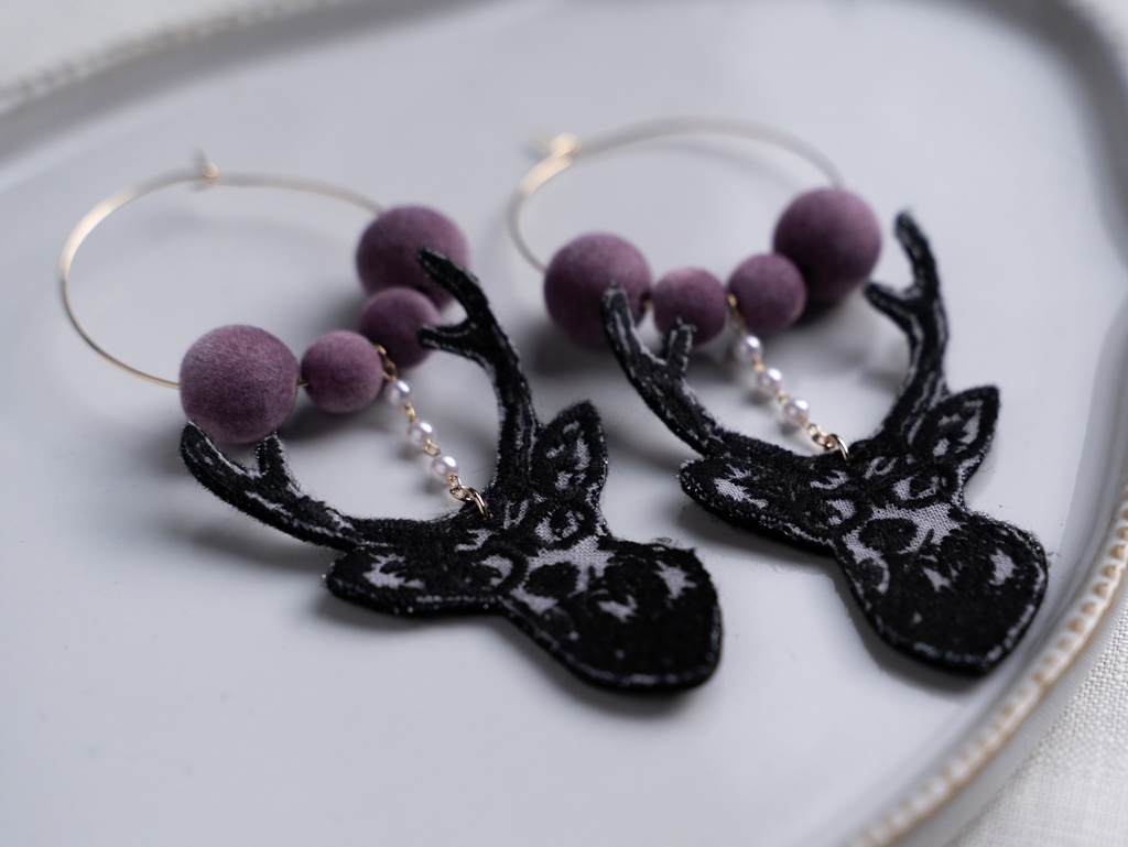 鹿の刺繍の耳飾り(全6色)