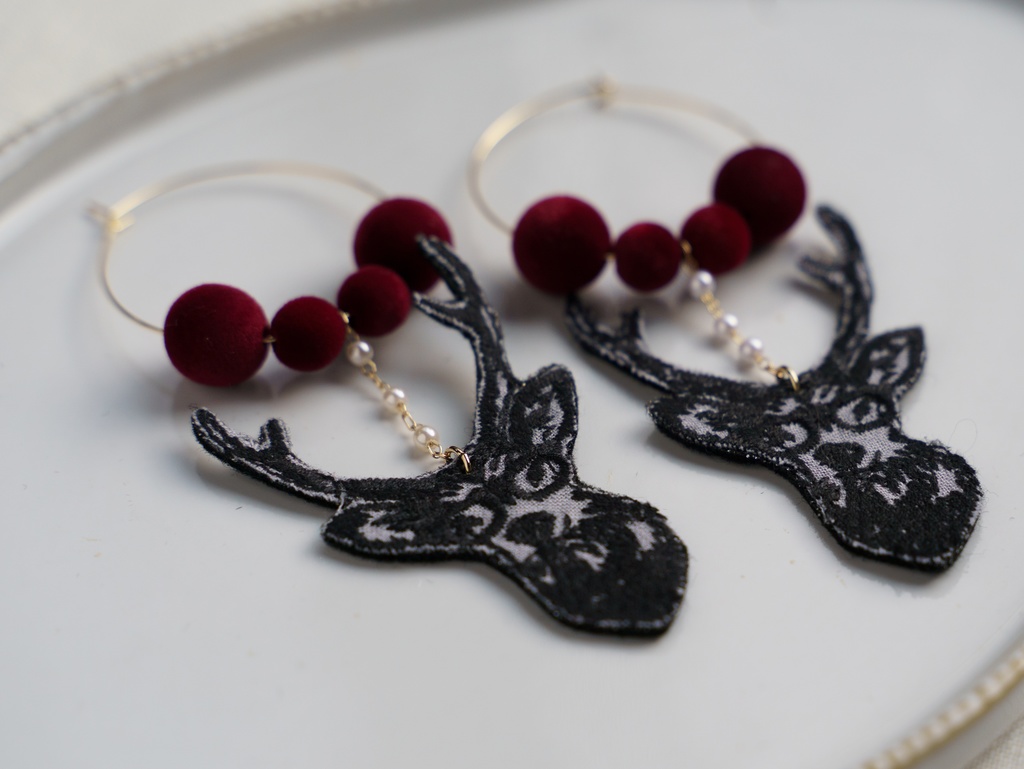 鹿の刺繍の耳飾り(全6色)
