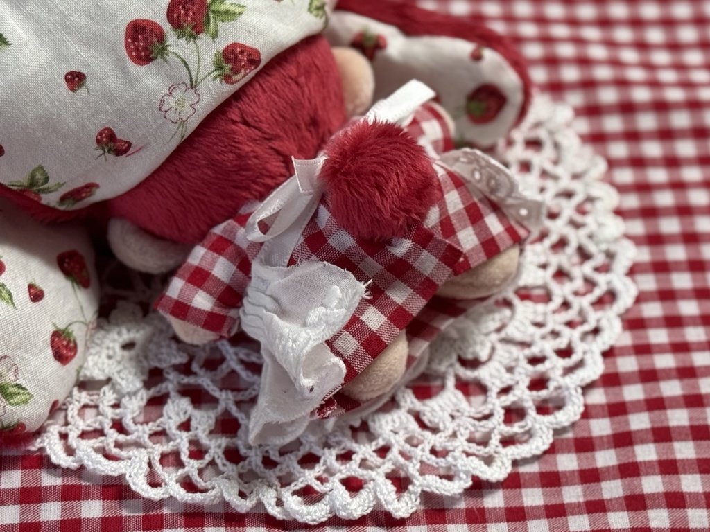 赤色のいちごお布団うさぎさん🍓🐇