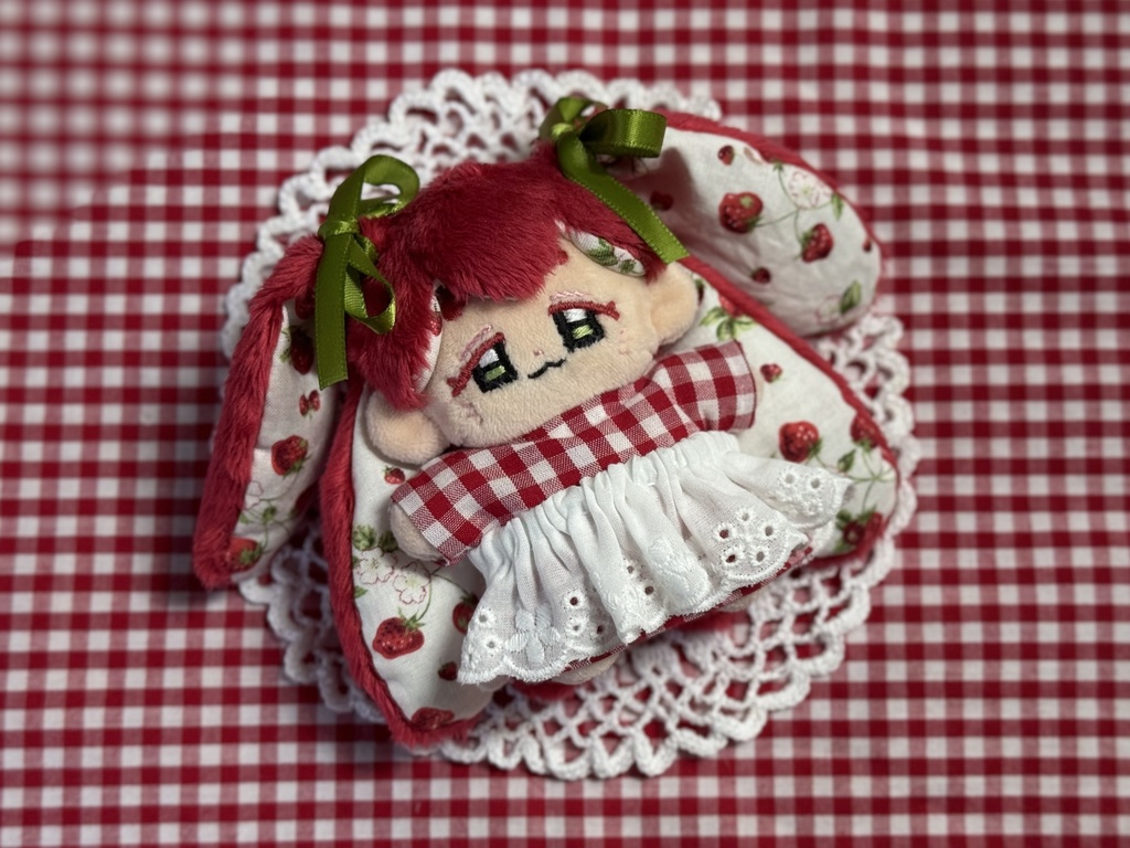 赤色のいちごお布団うさぎさん🍓🐇