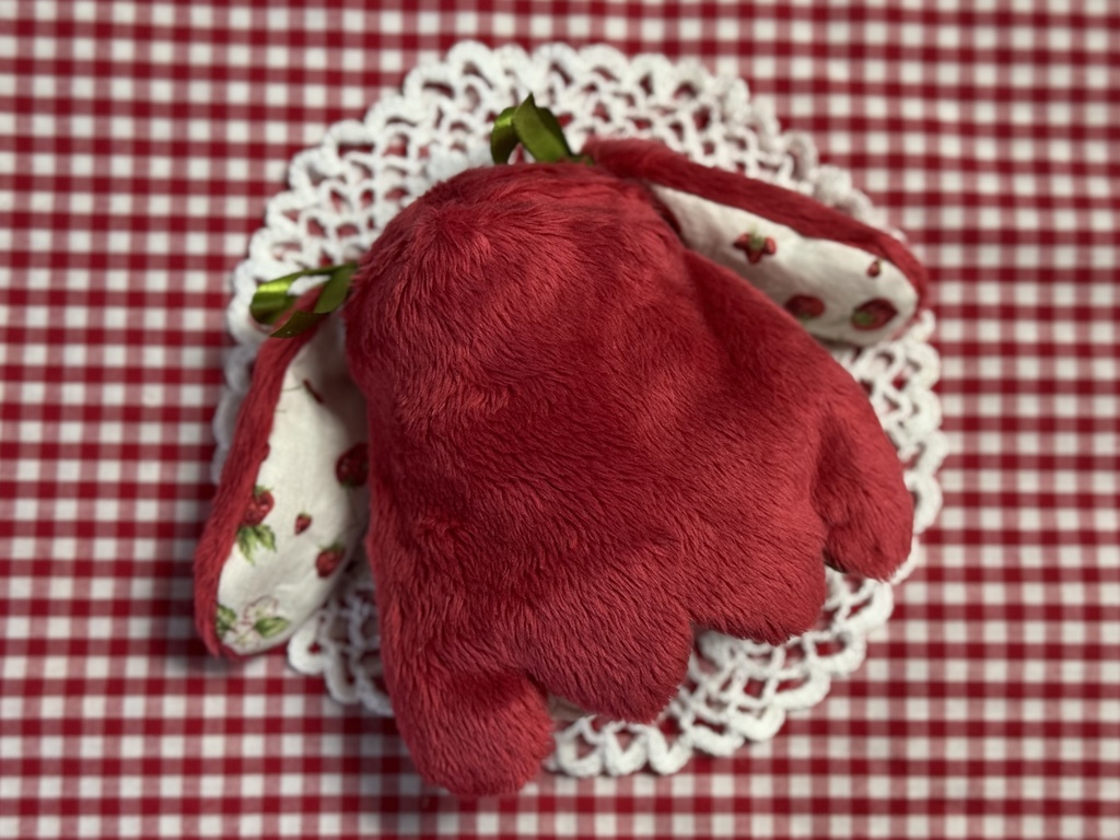 赤色のいちごお布団うさぎさん🍓🐇