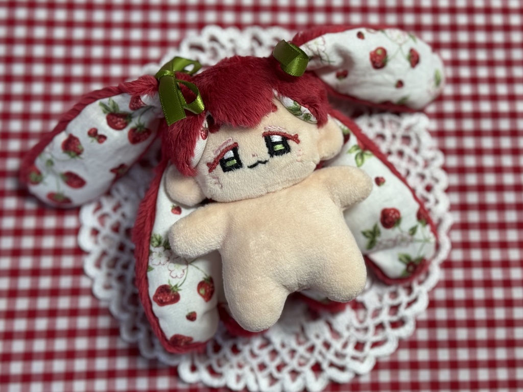 赤色のいちごお布団うさぎさん🍓🐇