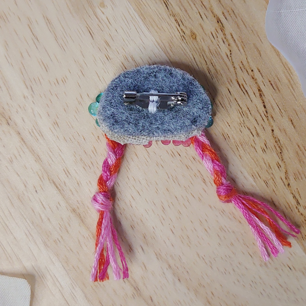 アマビエ様ブローチ