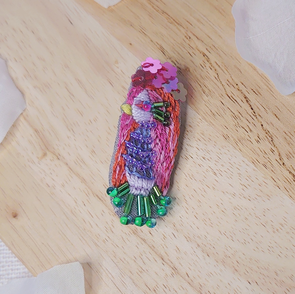 アマビエ様ブローチ