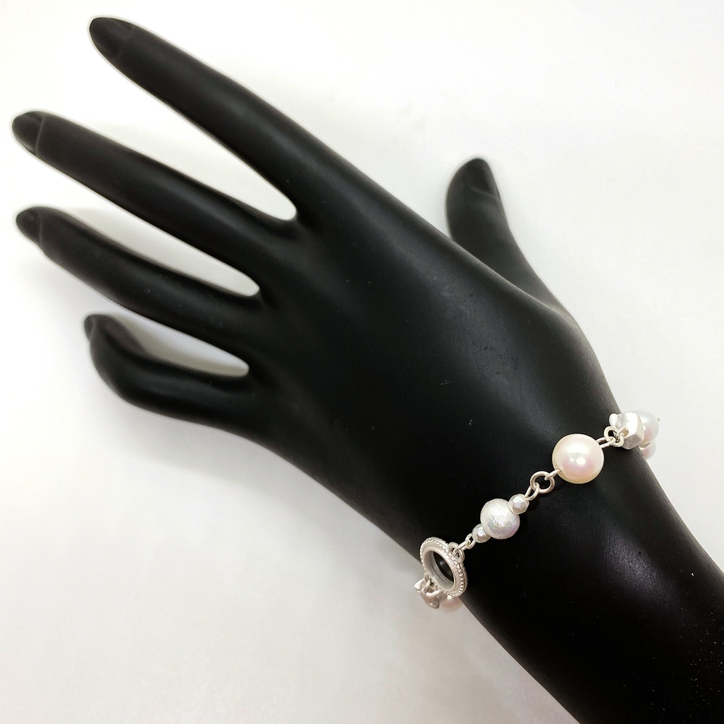 『白いリボン』イメージブレスレット