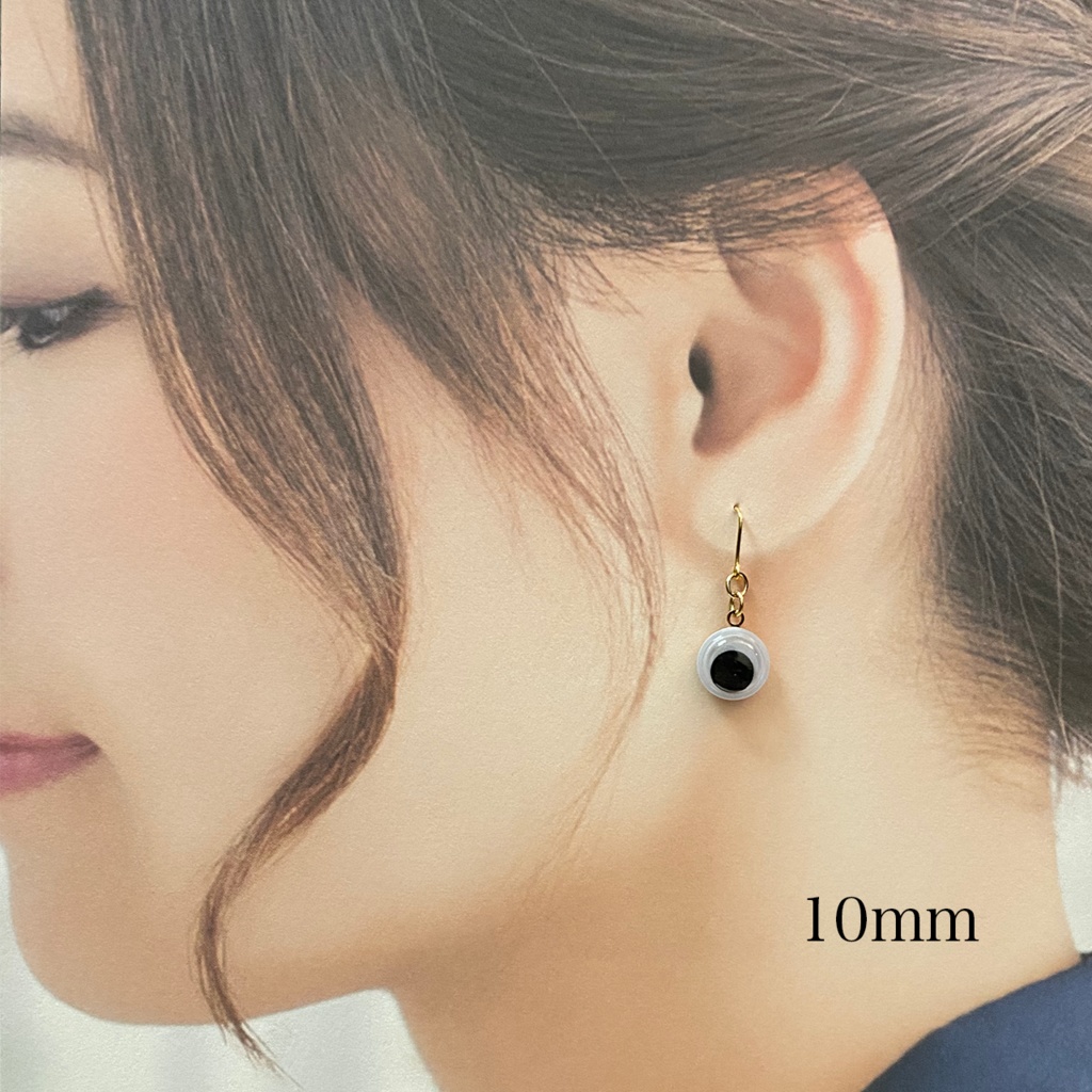 『エブリシング・エブリウェア・オール・アット・ワンス』イメージピアス・イヤリング