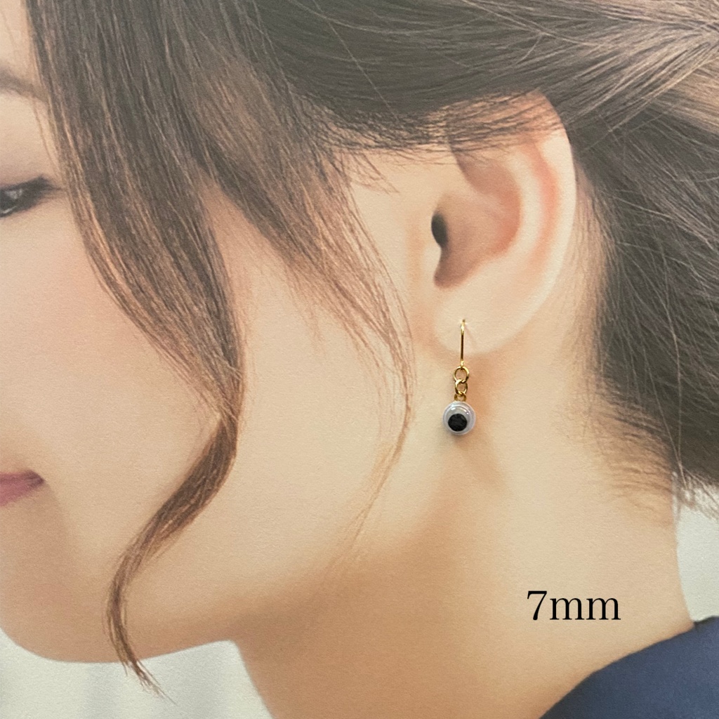 『エブリシング・エブリウェア・オール・アット・ワンス』イメージピアス・イヤリング