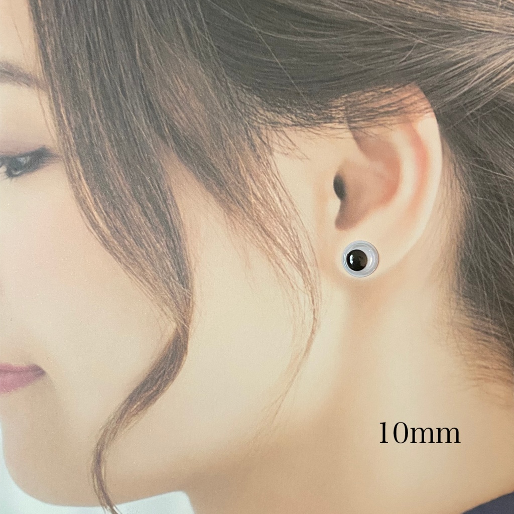 『エブリシング・エブリウェア・オール・アット・ワンス』イメージピアス・イヤリング