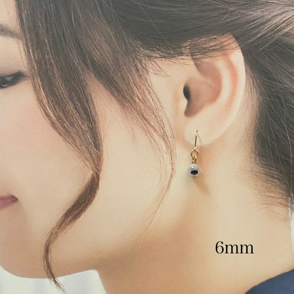 『エブリシング・エブリウェア・オール・アット・ワンス』イメージピアス・イヤリング