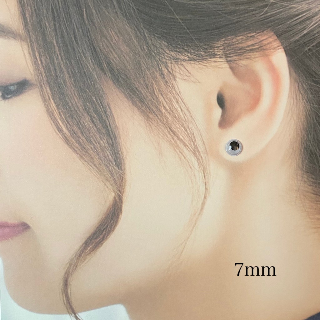 『エブリシング・エブリウェア・オール・アット・ワンス』イメージピアス・イヤリング