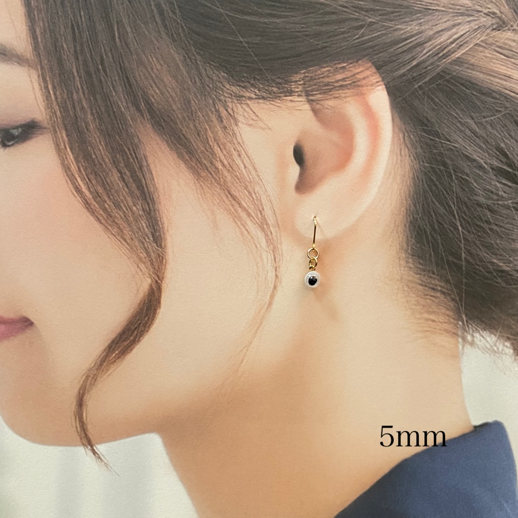 『エブリシング・エブリウェア・オール・アット・ワンス』イメージピアス・イヤリング