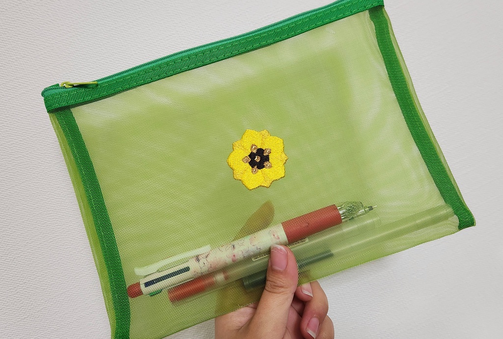 刺繍メッシュポーチ