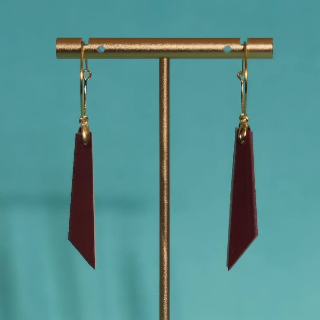 ぐるぐる回るいたずらっ子の耳飾り【ピアス】【ゴールド(金色)】