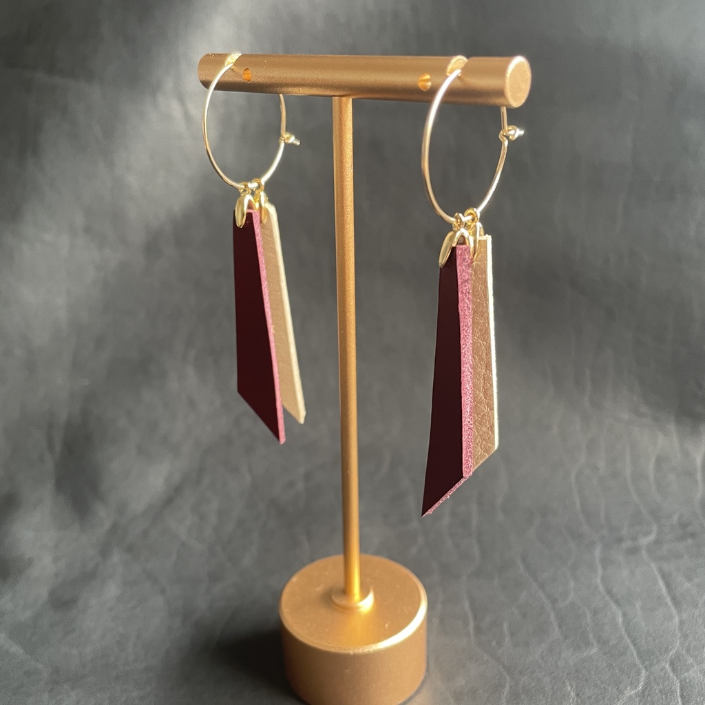 ぐるぐる回るいたずらっ子の耳飾り【ピアス】【ゴールド(金色)】