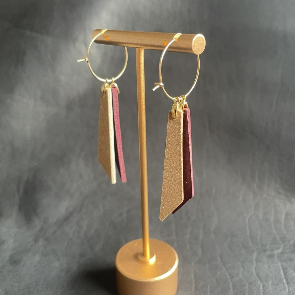 ぐるぐる回るいたずらっ子の耳飾り【ピアス】【ゴールド(金色)】