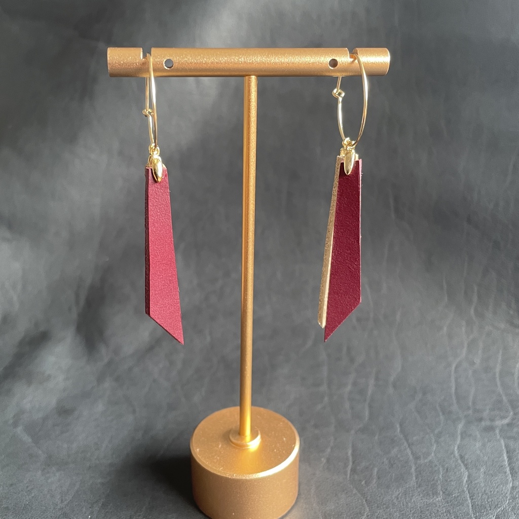 ぐるぐる回るいたずらっ子の耳飾り【ピアス】【ゴールド(金色)】