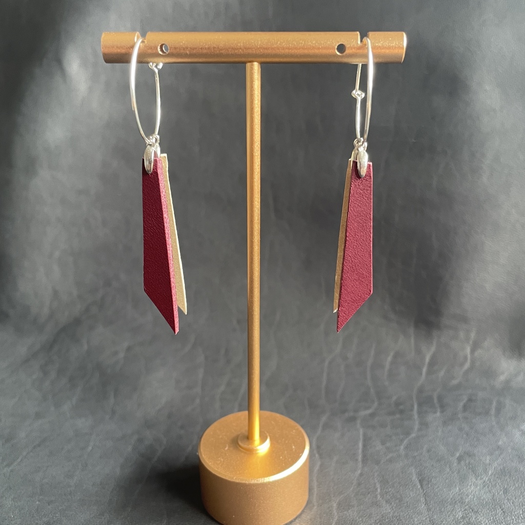 ぐるぐる回るいたずらっ子の耳飾り【ピアス】【シルバー(銀色)】