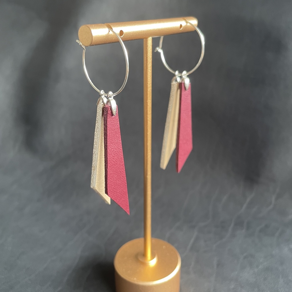 ぐるぐる回るいたずらっ子の耳飾り【ピアス】【シルバー(銀色)】