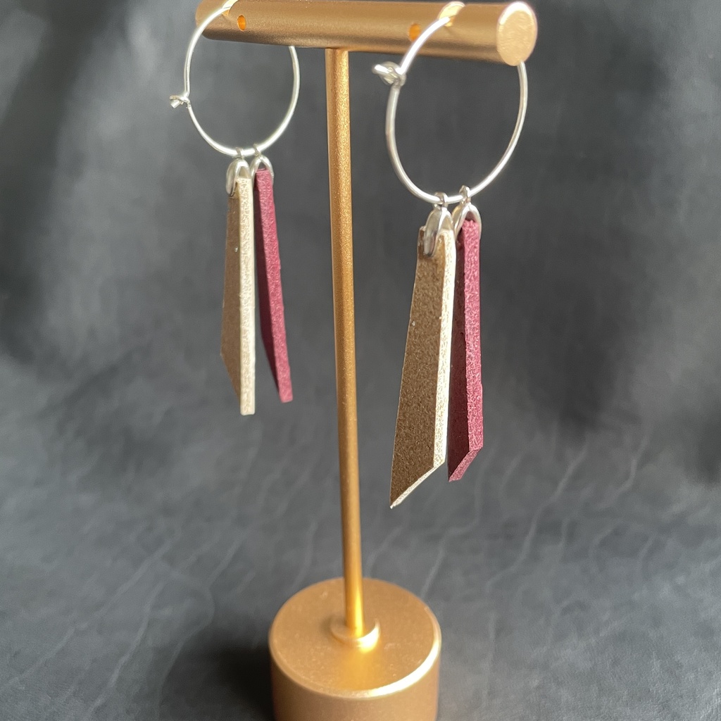 ぐるぐる回るいたずらっ子の耳飾り【ピアス】【シルバー(銀色)】