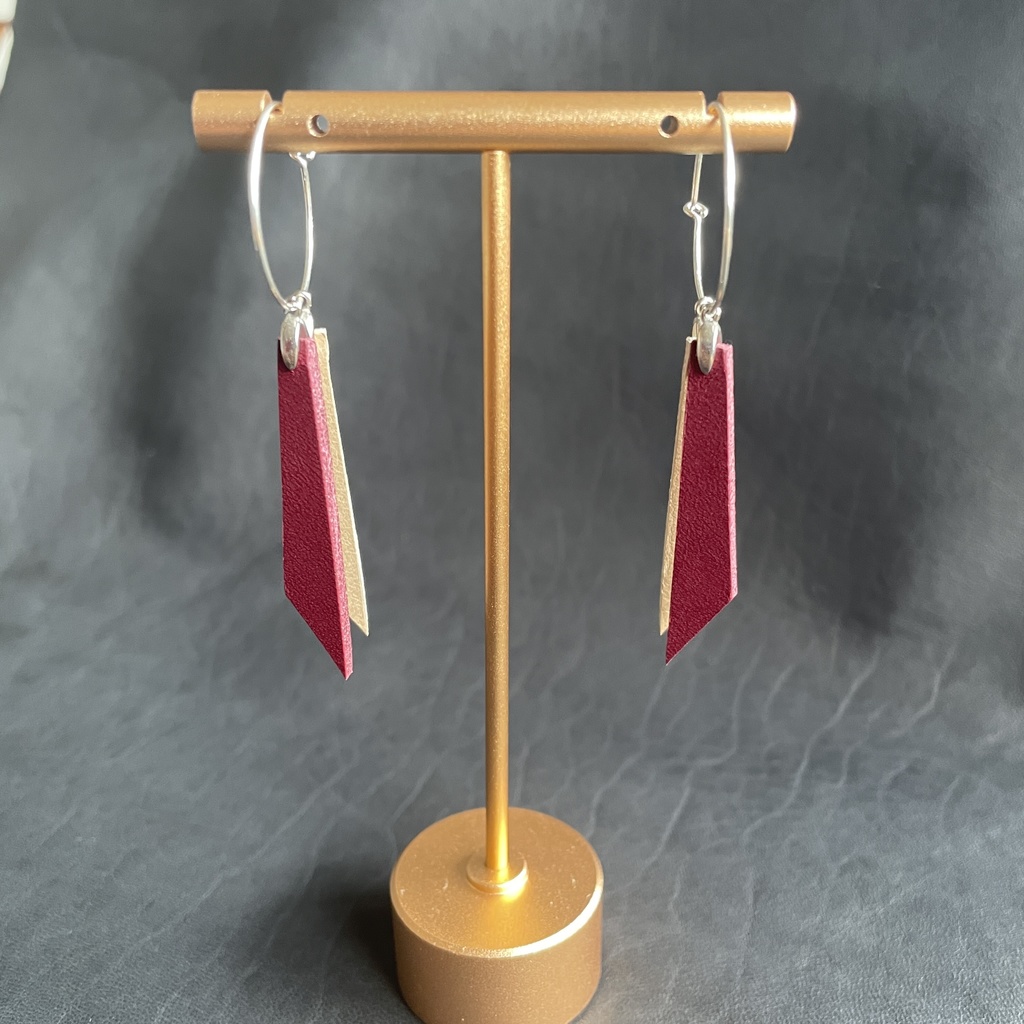 ぐるぐる回るいたずらっ子の耳飾り【ピアス】【シルバー(銀色)】