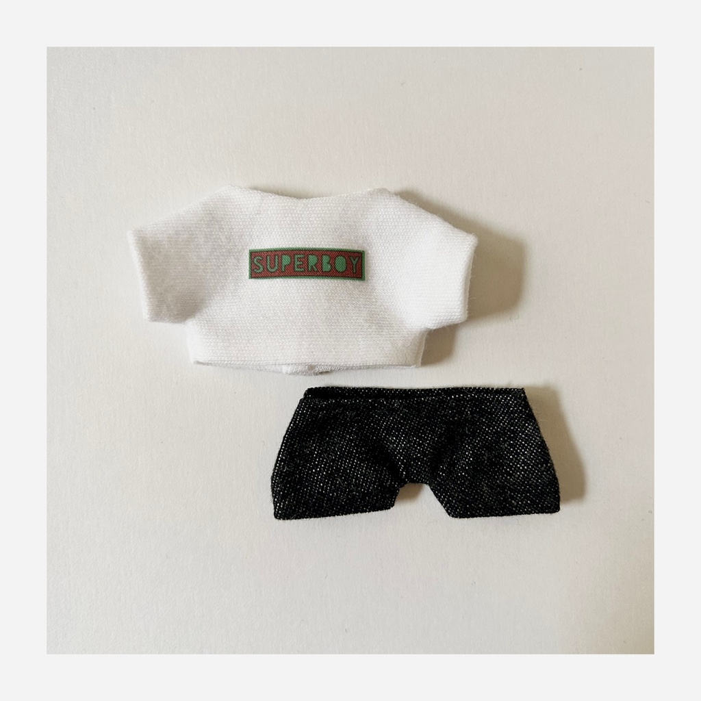 SUPERBOY TシャツWH デニムパンツ
